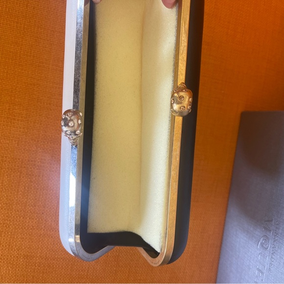 VINTAGE BLACK/WHITE TWIN Skull Clasp Clutch - Picture 13 of 16